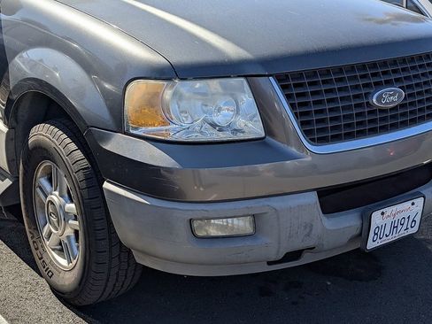 Used 2003 Ford Expedition XLT image 3