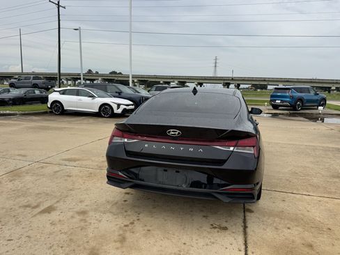 Used 2023 Hyundai Elantra SEL w/ Convenience Package FWD image 20