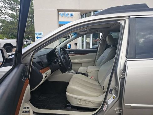Used 2014 Subaru Outback 2.5i Limited w/ Moonroof Package AWD/4WD image 9