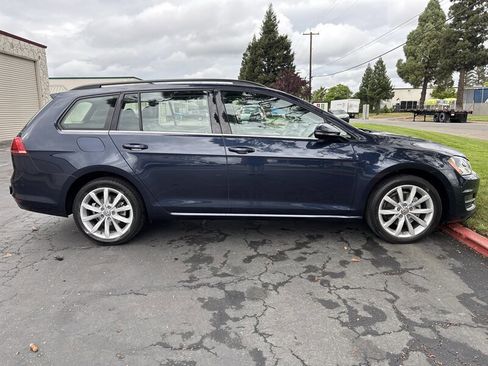 Used 2017 Volkswagen Golf SE image 12