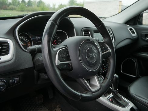 Used 2018 Jeep Compass Latitude w/ Popular Equipment Group AWD/4WD image 19