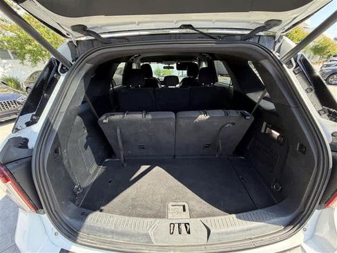 Used 2020 Ford Explorer XLT RWD image 10