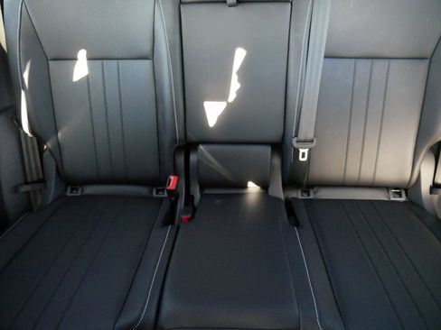 Certified 2024 Volkswagen Tiguan SE R-Line image 13