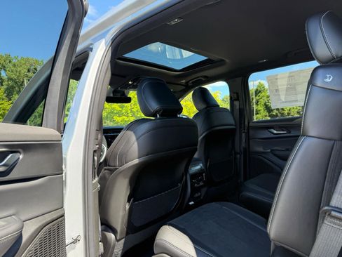 New 2025 Jeep Grand Cherokee L Altitude image 4