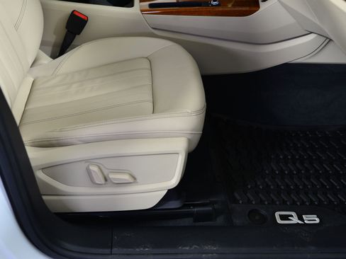 Used 2023 Audi Q5 Premium w/ Convenience Package image 12