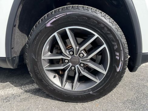 Used 2019 Jeep Grand Cherokee Limited w/ Luxury Group II AWD/4WD image 8