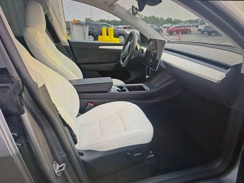 Used 2024 Tesla Model Y Long Range AWD/4WD image 10