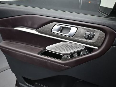 Used 2026 Ford Explorer Platinum RWD image 14