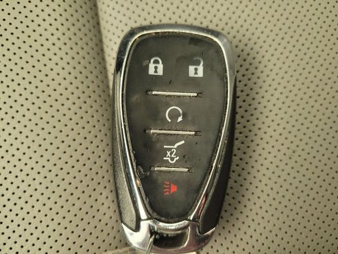 Used 2018 Chevrolet Traverse Premier w/ Driver Confidence II Package FWD image 32