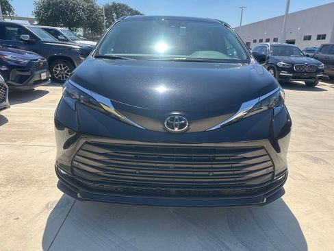 New 2026 Toyota Sienna XLE FWD image 1