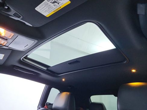 Used 2016 Dodge Challenger SRT Hellcat image 21