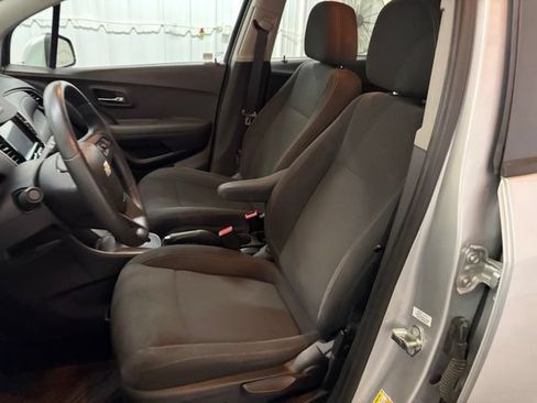 Used 2017 Chevrolet Trax LS FWD image 24
