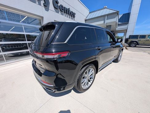 Used 2022 Jeep Grand Cherokee Summit w/ Luxury Tech Group V image 5