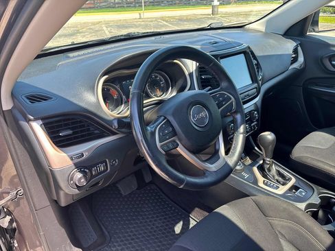Used 2016 Jeep Cherokee Latitude w/ Comfort/Convenience Group AWD/4WD image 13