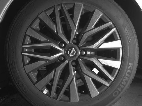 Used 2025 Nissan Altima 2.5 SV FWD image 11