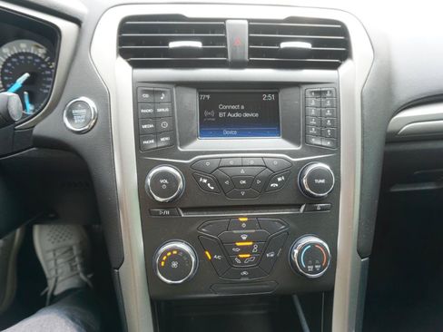 Used 2018 Ford Fusion SE FWD image 14