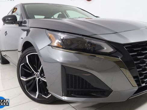 Used 2023 Nissan Altima 2.5 SR image 13