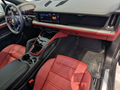 Certified 2025 Porsche Cayenne image 21