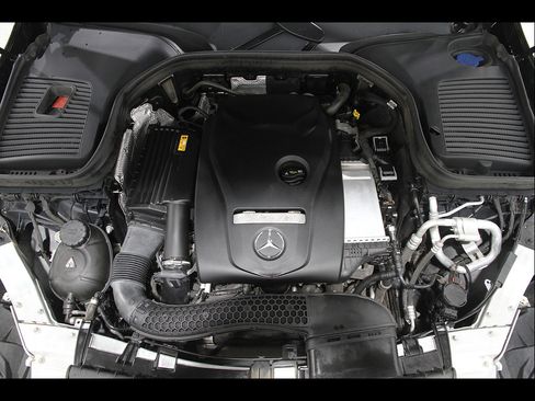 Used 2019 Mercedes-Benz GLC 300 4MATIC image 20