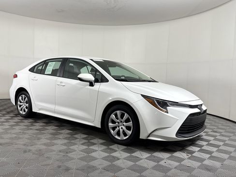Used 2023 Toyota Corolla LE image 7