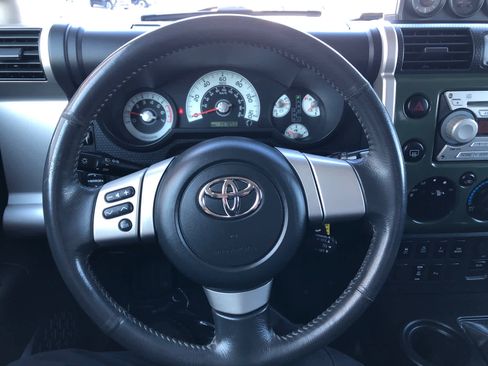 Used 2010 Toyota FJ Cruiser image 8