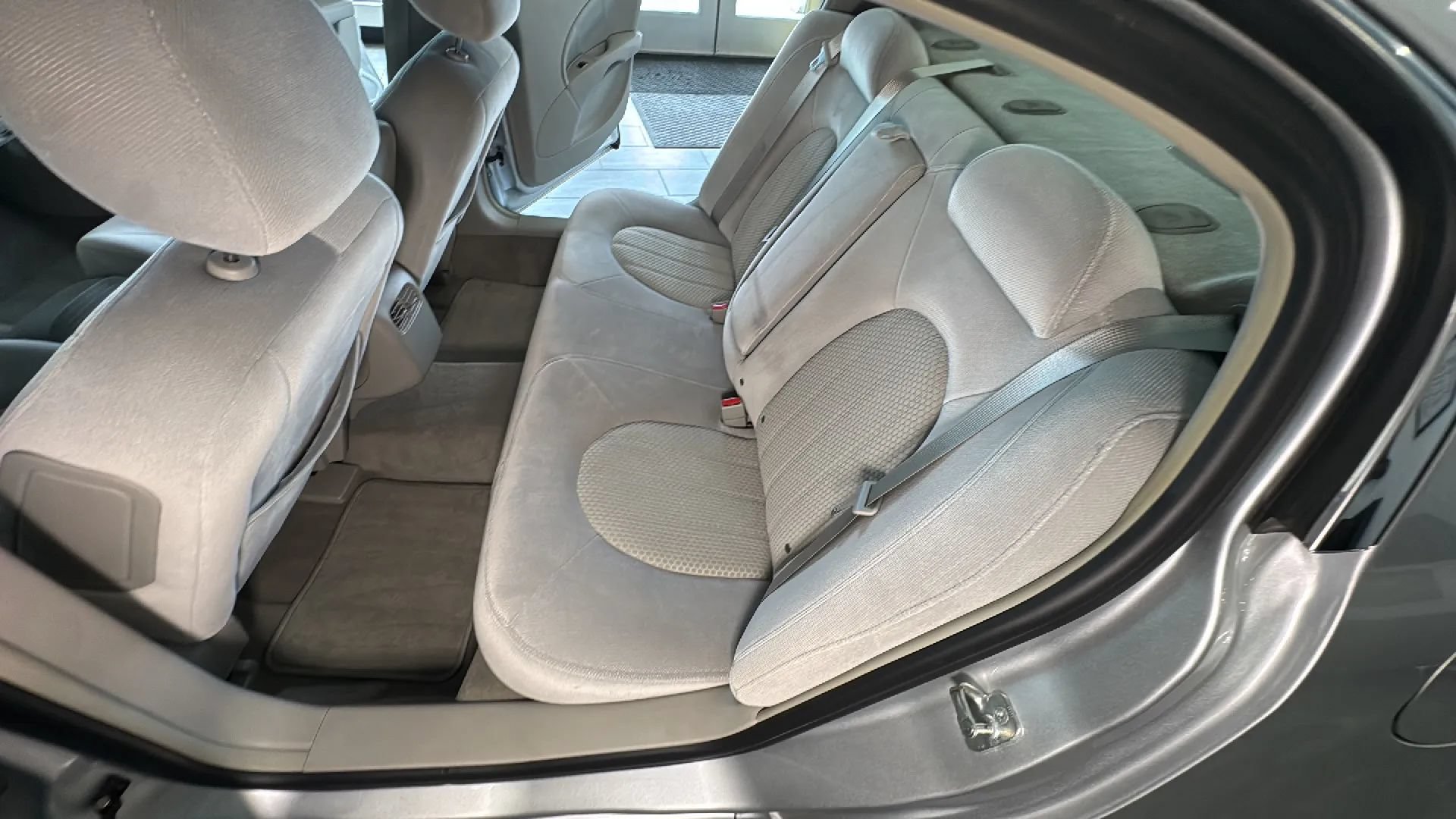 Used 2010 Buick Lucerne CX FWD image 40