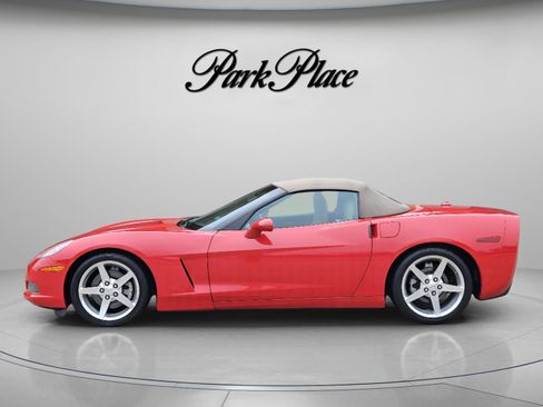 Used 2005 Chevrolet Corvette Convertible w/ Preferred Equipment Group image 2