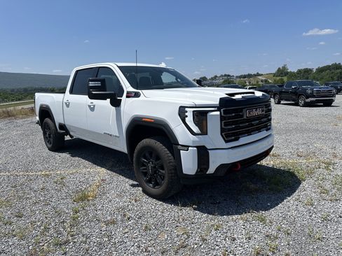 Used 2025 GMC Sierra 2500 AT4 AWD/4WD image 8