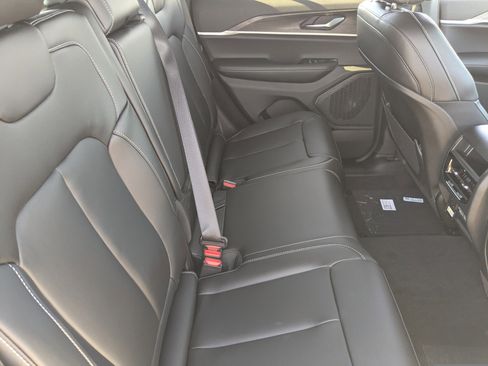 New 2025 Jeep Grand Cherokee Limited image 10