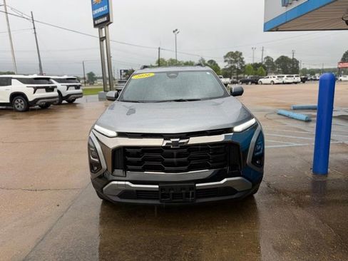 Used 2026 Chevrolet Equinox ACTIV w/ Convenience Package III FWD image 2