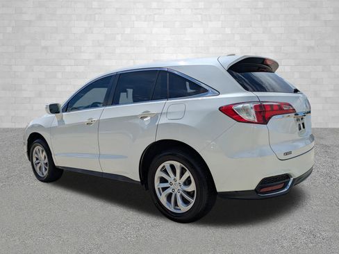Used 2017 Acura RDX w/ AcuraWatch Plus Package FWD image 4