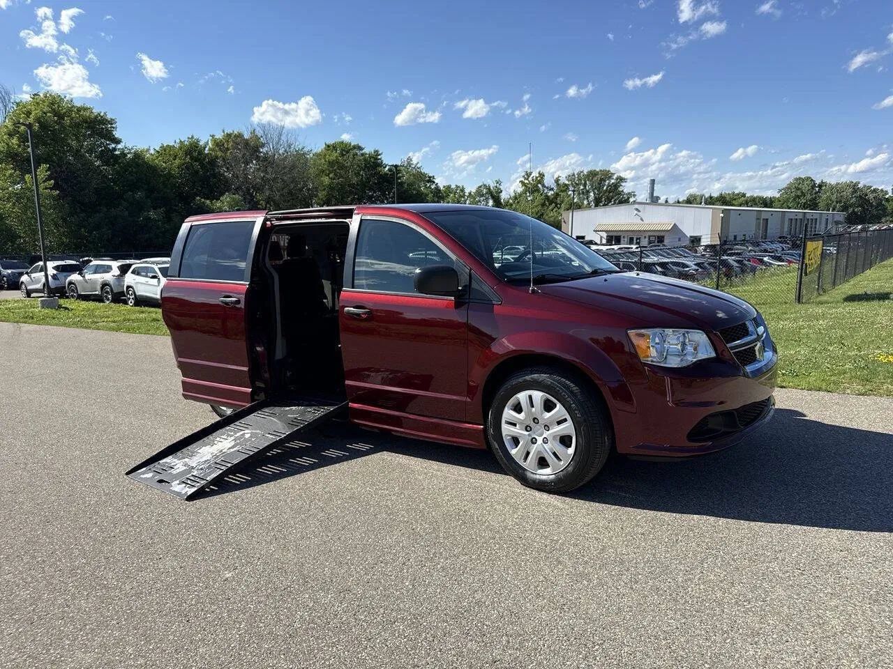 Used 2019 Dodge Grand Caravan SE w/ Power Convenience Group I FWD image 1