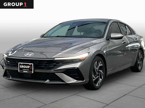 Used 2024 Hyundai Elantra SEL w/ Convenience Package FWD image 1