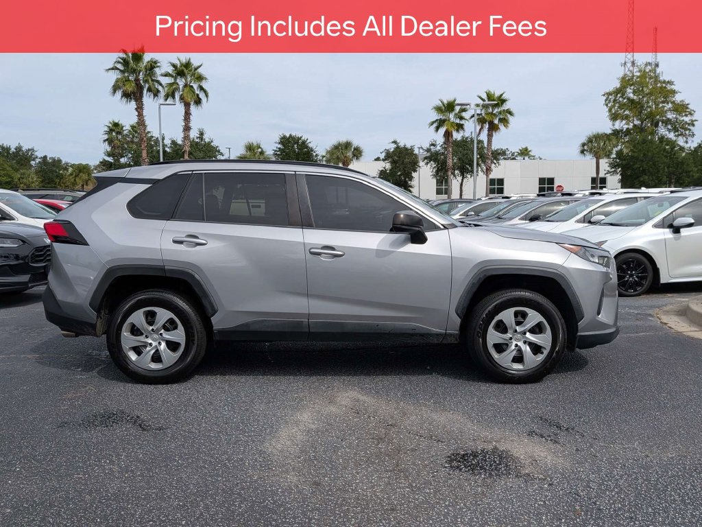 Used 2019 Toyota RAV4 LE FWD image 4