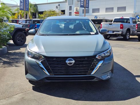 Used 2024 Nissan Sentra SV FWD image 2