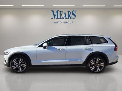 New 2026 Volvo V60 B5 Cross Country Plus w/ Protection Package Premier