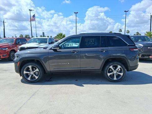 Used 2023 Jeep Grand Cherokee Limited AWD/4WD image 4
