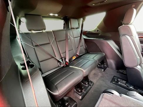 Used 2023 Cadillac Escalade Premium Luxury w/ Performance Package AWD/4WD image 18