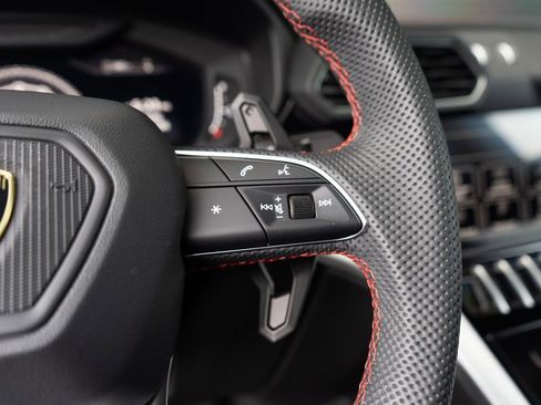 Used 2021 Lamborghini Urus image 21