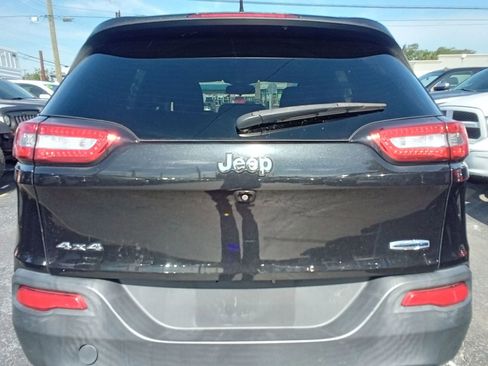Used 2015 Jeep Cherokee Latitude AWD/4WD image 6
