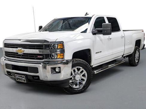 Used 2015 Chevrolet Silverado 2500 LT w/ LT Convenience Package AWD/4WD image 4