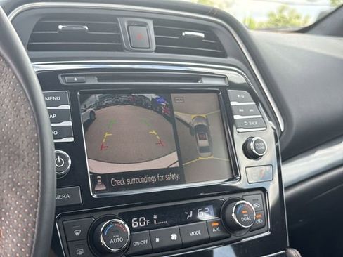 Used 2022 Nissan Maxima SR w/ Sport Mat Group FWD image 17