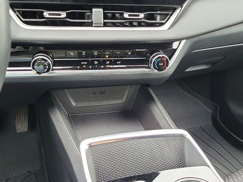 Used 2025 Chevrolet Equinox LT FWD image 17