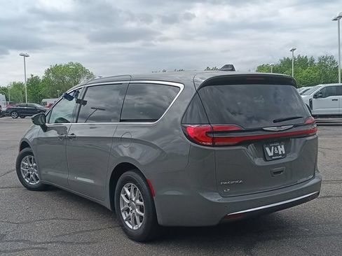 Used 2025 Chrysler Pacifica Select FWD image 25