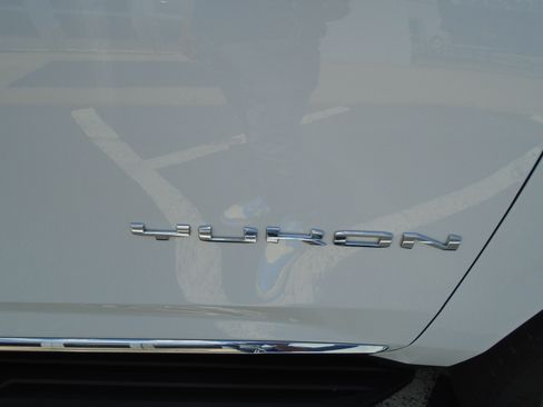 Used 2023 GMC Yukon SLT AWD/4WD image 25
