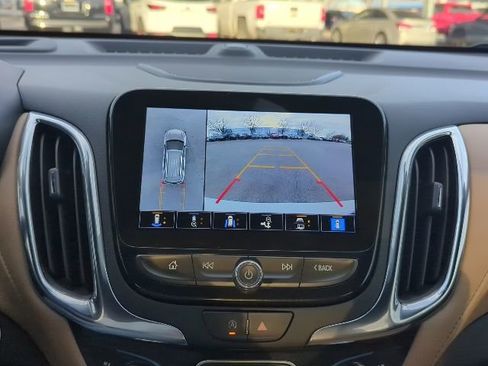Used 2023 Chevrolet Equinox Premier image 8
