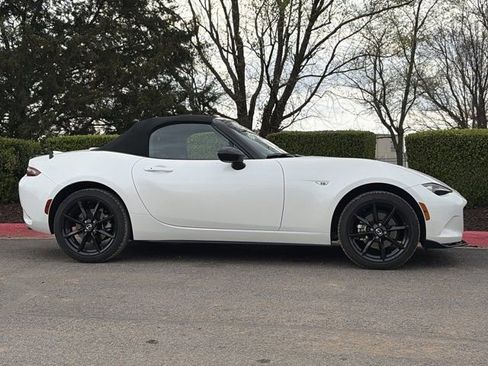 Used 2022 MAZDA MX-5 Miata Club image 2
