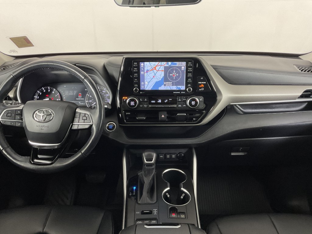 Used 2020 Toyota Highlander XLE AWD/4WD image 17
