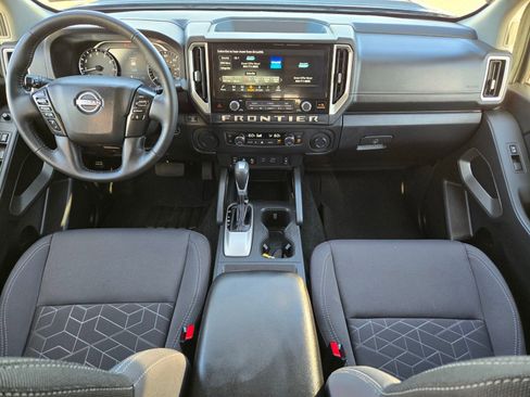 Used 2025 Nissan Frontier SV w/ SV Convenience Package RWD image 17
