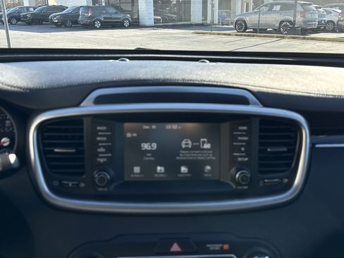 Used 2019 Kia Sorento AWD V6 image 23
